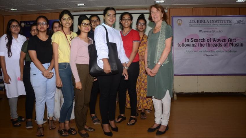 Expert on muslin urges young textile enthusiasts at JDBI to protect the rich Bengal legacy