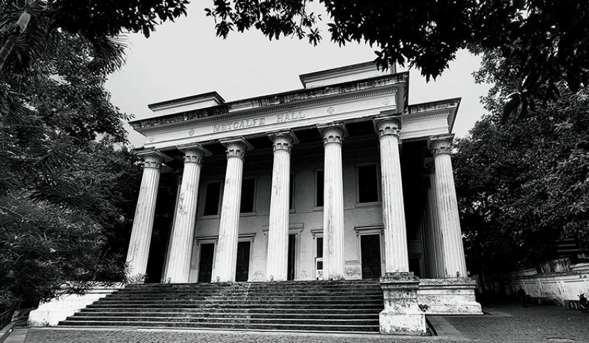 Statue of Lakshmishwar Singh, Maharaja of Dwarbhanga, glorifying with his royal look at Dalhousie Square. Photo Courtesy: Bijoy Chowdhury