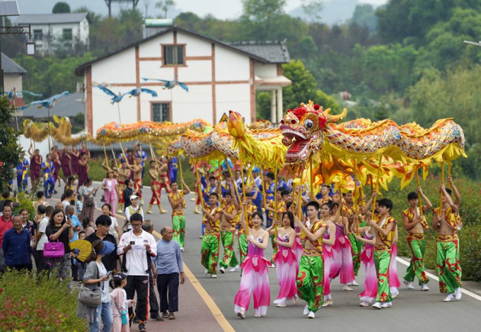Images of the Day:Dragon dance to celebrate upcoming Chinese farmers harvest festival