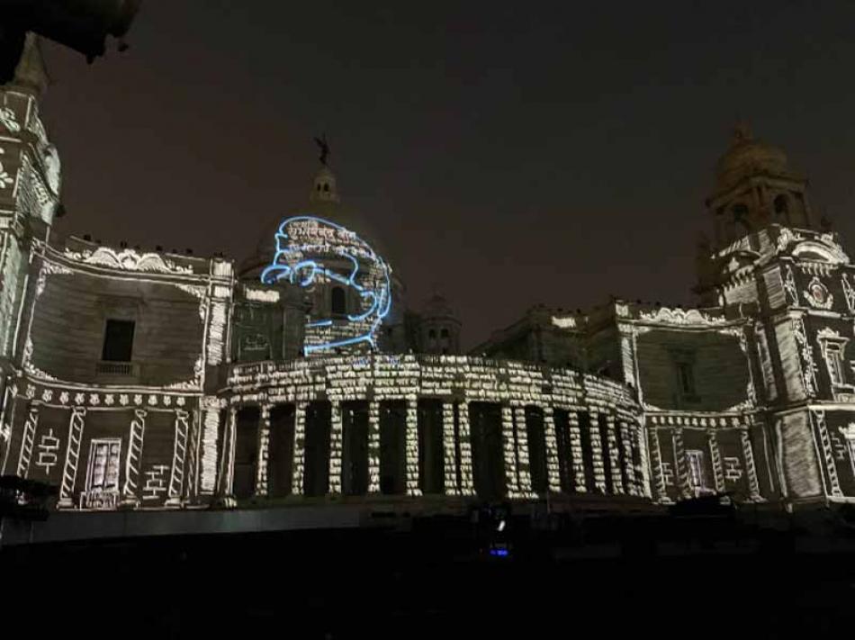  Kolkata's Victoria Memorial Hall pays light and s ...