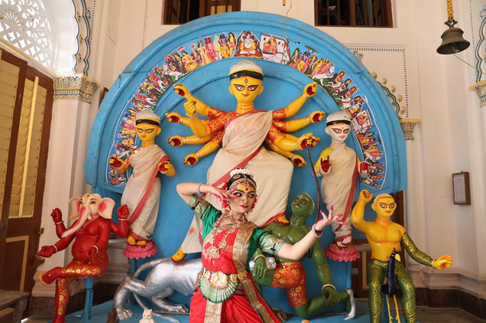 Kolkata's heritage palace Shobhabazar Rajbari hosts grand Durga vandana festival