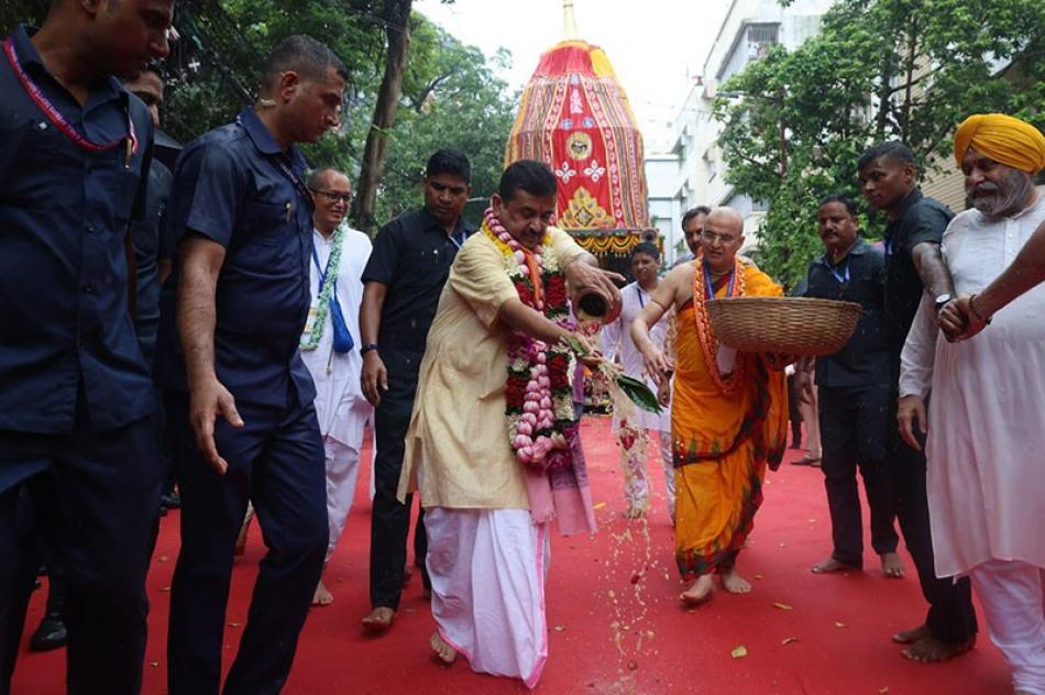 Bengal CM Suvendu Adhikari leads ISKCON's historic Kolkata Rath Yatra