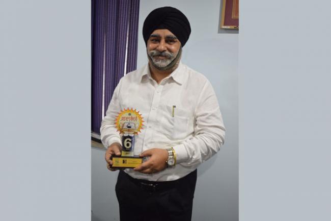 JIS Group MD Sardar Taranjit Singh receives Gurukul Awards in Life Time Achievement category