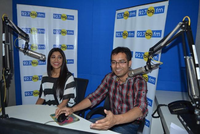 'Devi' actors visitt 92.7 Big FM studio