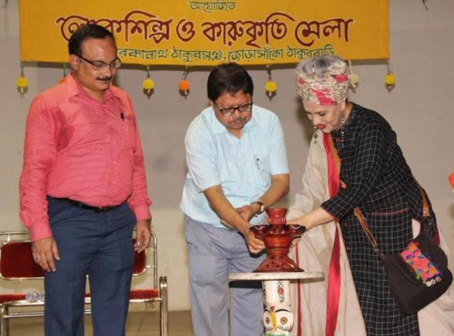 Kolkata: Lokshilpa O Karukriti Mela held at Jorasanko Thakurbari