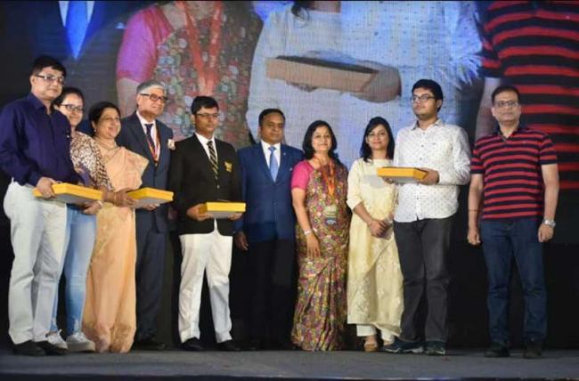 Kolkata:  Rotary International District 3291 and Rotary Club of Belur felicitates Board toppers