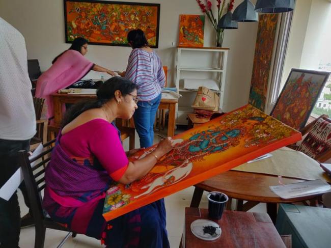 Gurgaon's The Art Lounge showcases dying batali art of Bengal and Kerala mural paintings