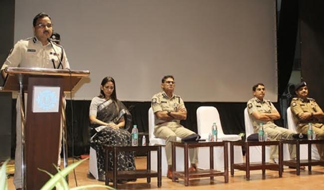 Kolkata Police Commissioner meets senior citizens of Pronam; urges spread of awareness to combat rising cases of cyber fraud