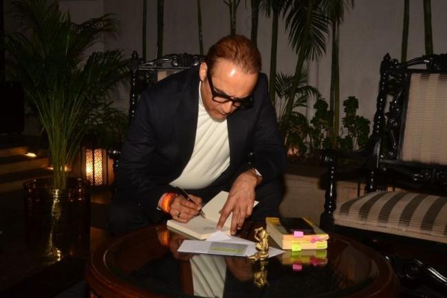 Anshul Chaturvedi signing copies of his book for the guests.