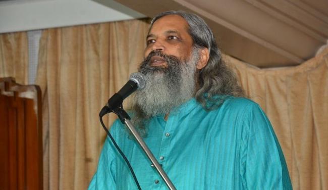 Scientist and educationist Sraddhalu Ranade delivers the SKC Memorial lecture at Ramkrishna Mission Golpark. Photo: PR Team