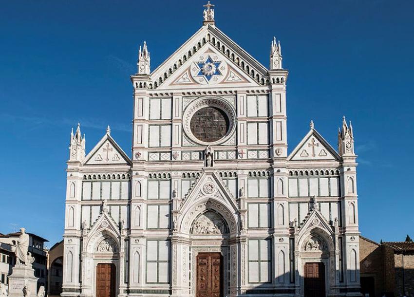 Falling stone fragment kills Florence church tourist