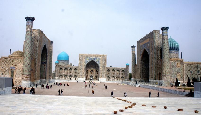 Uzbekistan amends rules for residence permit for foreigners and for guide services