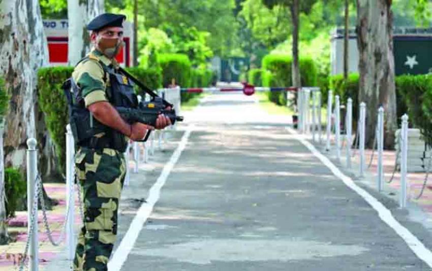 Jammu and Kashmir: As peace returns, tourists throng Suchetgarh border