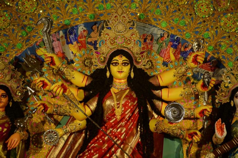 Kolkata celebrates Durga Puja: Glimpses of the Bes ...